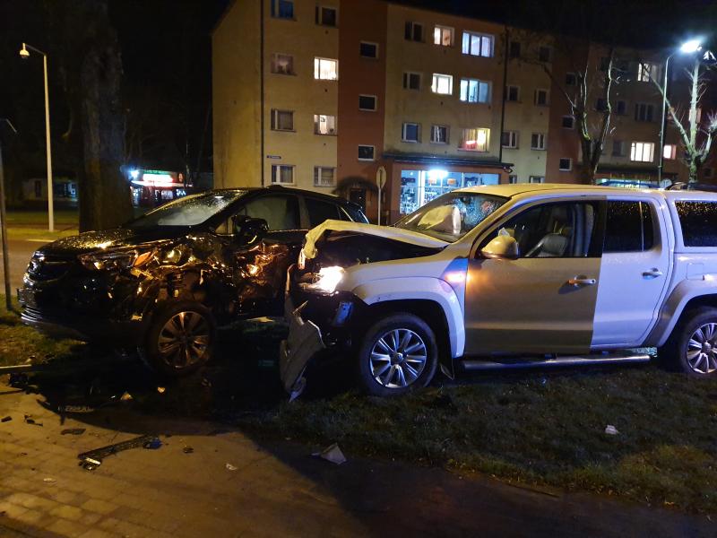 Kolizja w centrum Białogardu - zderzyły się dwa auta osobowe.