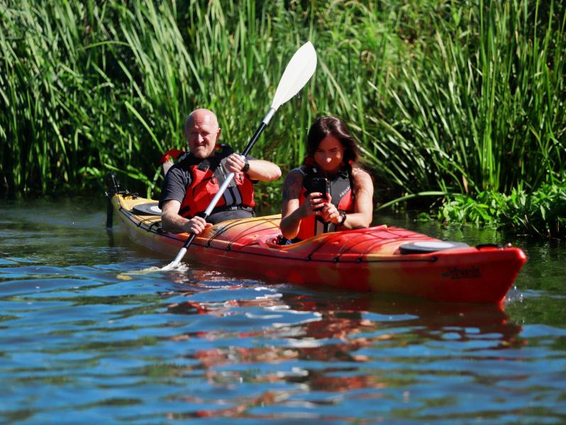 Płynęli, by pomóc Mauro – 12-godzinny maraton kajakowy na Parsęcie