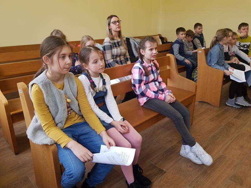 Dzień Edukacji Prawnej - dzieci z Białogardu wzięły udział w symulacji rozprawy sądowej. ZDJĘCIA