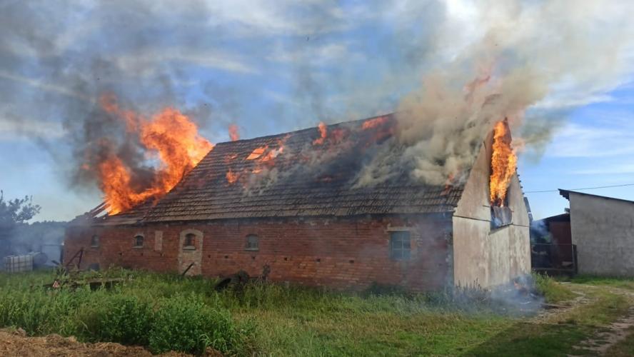 Pożar budynku gospodarczego w Lulewicach w powiedzie Białogardzkim