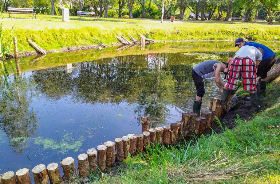 Rozpoczęła się modernizacja stawów w Parku Orła Białego