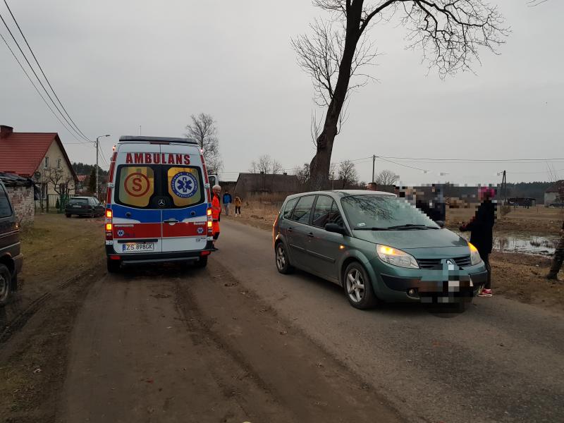 4 latek wbiegł pod koła Renault - trafił do szpitala w Koszalinie! 