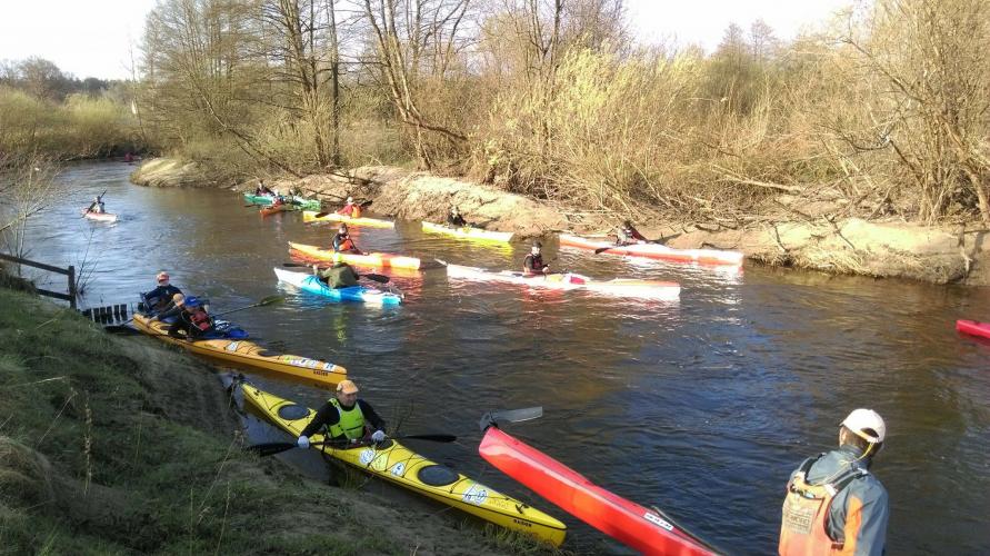 Wystartował maraton kajakowy - do pokonania 70 kilometrów trasy rzeką Parsętą. 