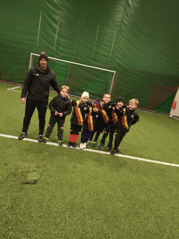 Młodzi piłkarze UKS Unia Białogard rywalizowali w Koszalinie.