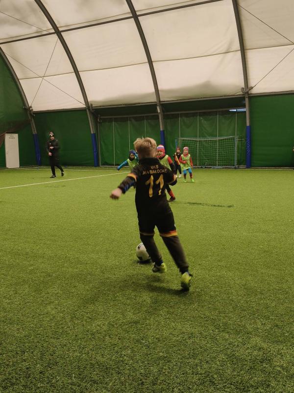 Młodzi piłkarze UKS Unia Białogard rywalizowali w Koszalinie.