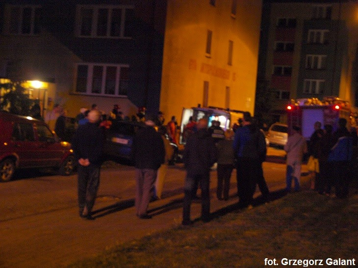 Nocna ewakuacja mieszkańców bloku przy ulicy Wyspiańskiego