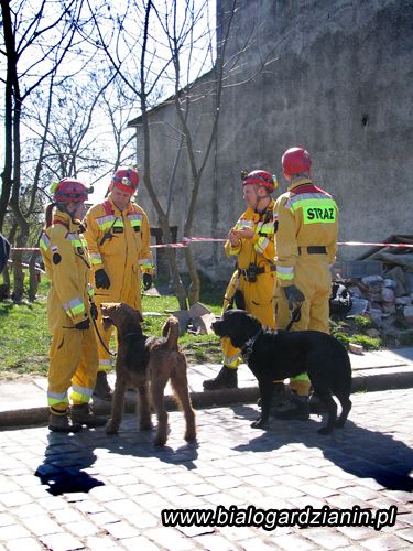 Zdjęcia + Film Zawalenie się stropu w budynku przy ul. Grottgera 