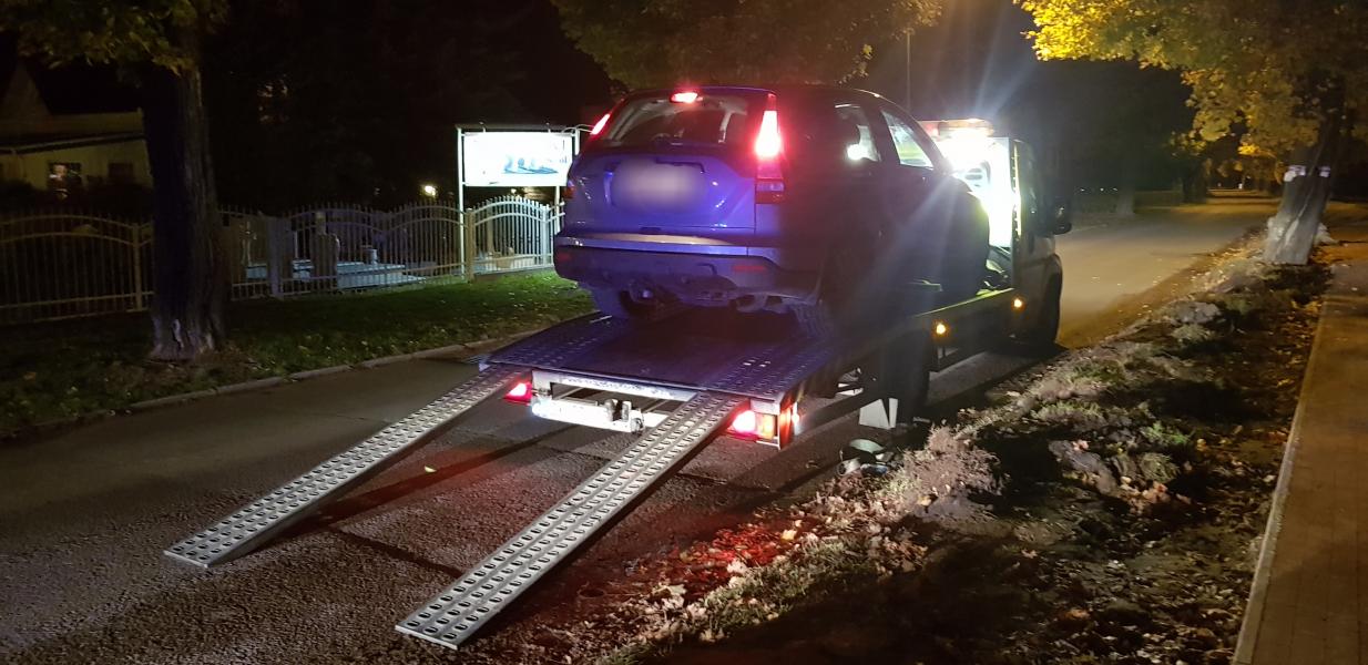 Kierowca z promilami i bez uprawnień trafił do policyjnego aresztu! 