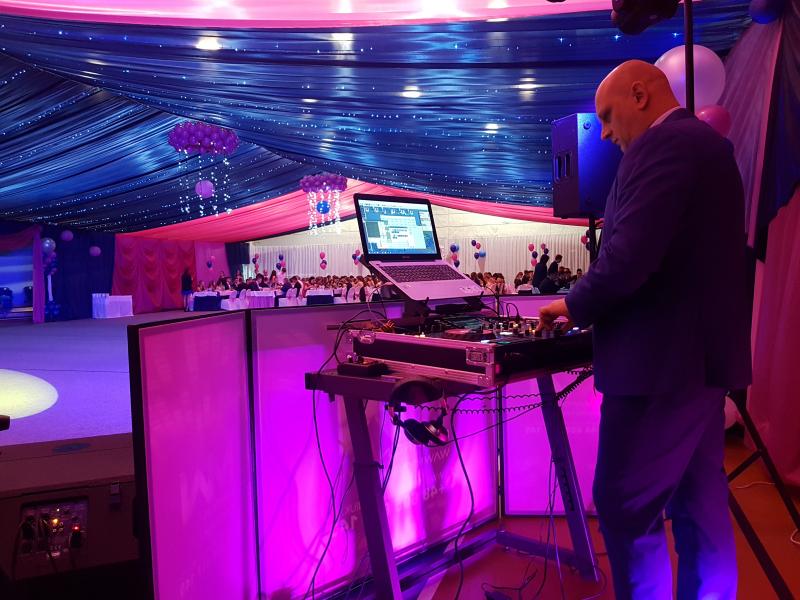 Bal Szkolny 2019 - szkolna zabawa i Polonez w wykonaniu klas gimnazjalnych.  Duża porcja zdjęć z tego wydarzenia! 