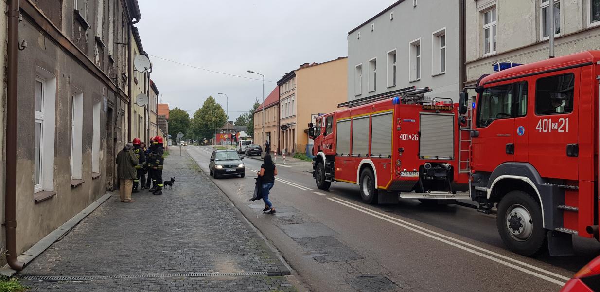 W jednym z mieszkań zawalił się strop! Na miejscu służby ratunkowe.
