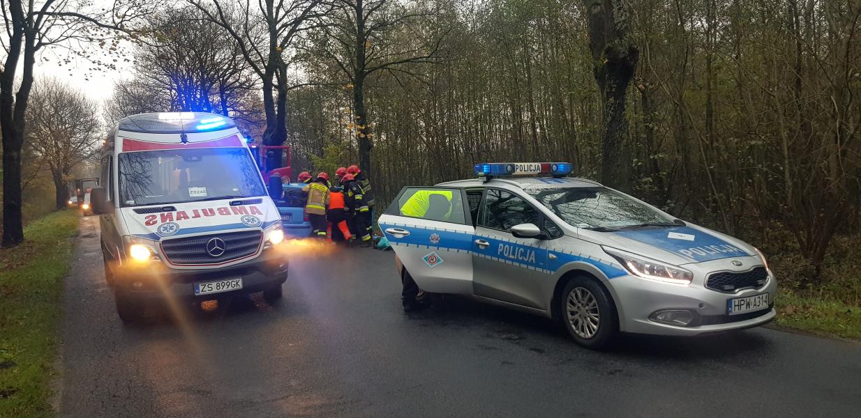 Wypadek pod Białogardem - jedna osoba trafiła do szpitala.