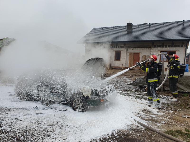 Pożar samochodu w Białogardzie  - volkswagen spłonął doszczętnie! 