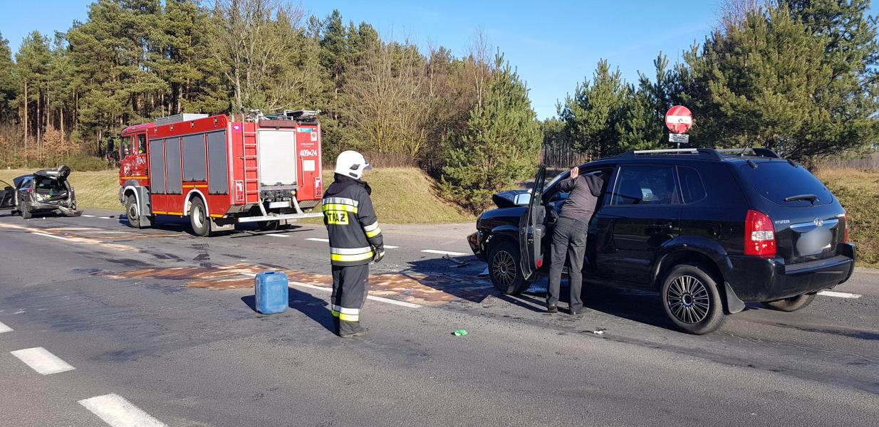 Zderzenie trzech pojazdów na obwodnicy Karlina. Droga całkowicie zamknięta!