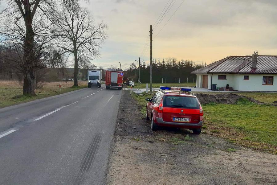 Poważny wypadek pod Tychowem. Dachowało auto! 