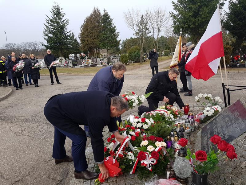 Obchody 79 Rocznicy I Masowej Deportacji Polaków na Sybir i do Kazachstanu. Msza znicze i kwiaty.