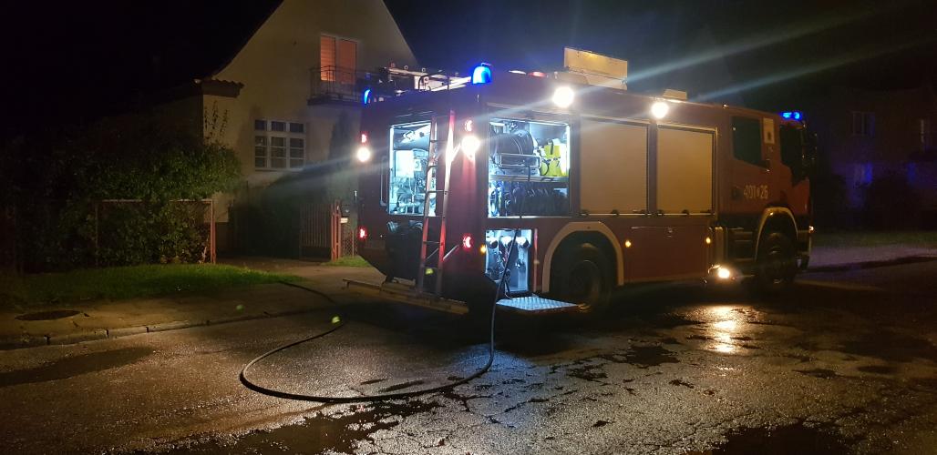 Pożar pomieszczeń gospodarczych - szybka i sprawna akcja strażaków! 