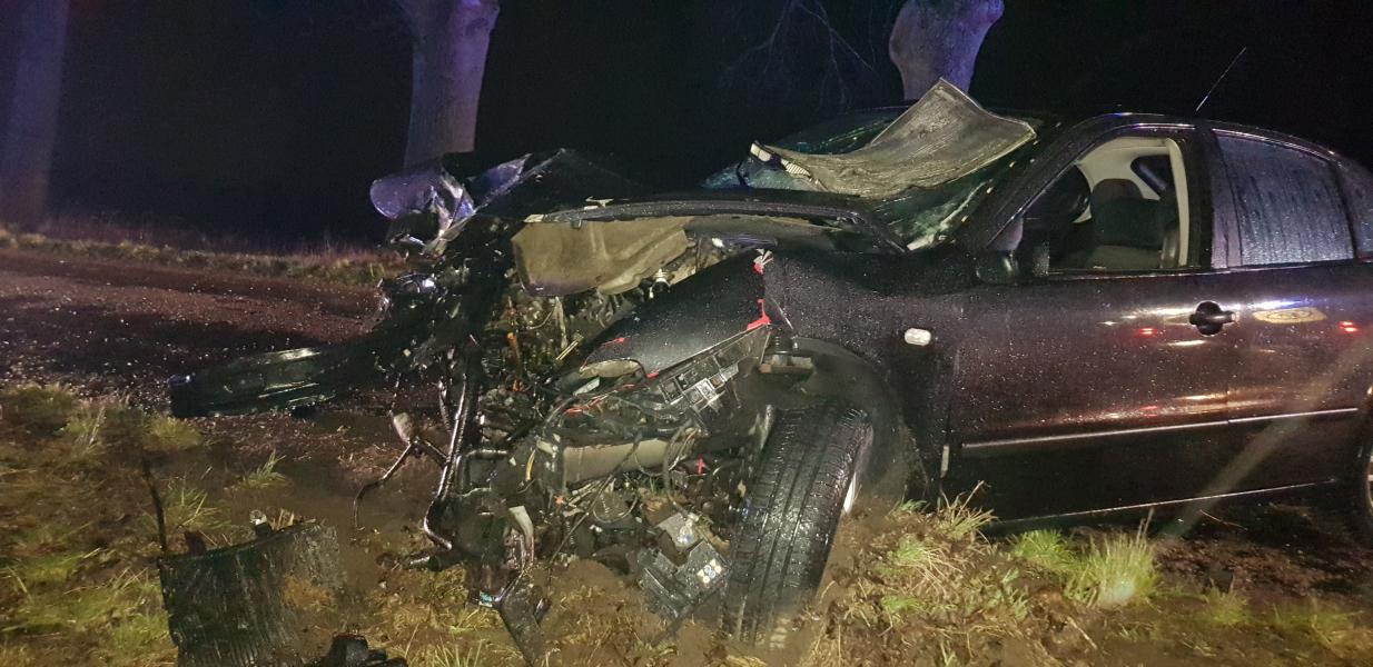 Poważny wypadek pod Białogardem! Brawurowa jazda 18 latka mogła zakończyć się tragicznie! 