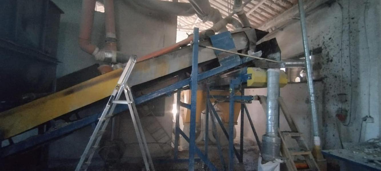 Pożar w budynku produkcyjnym zajmującym się przetwarzaniem celulozy