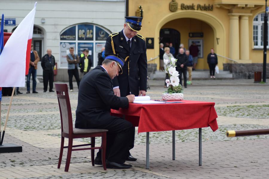Powiatowe Obchody Dnia Strażaka w Białogardzie. Awanse i odznaczenia.