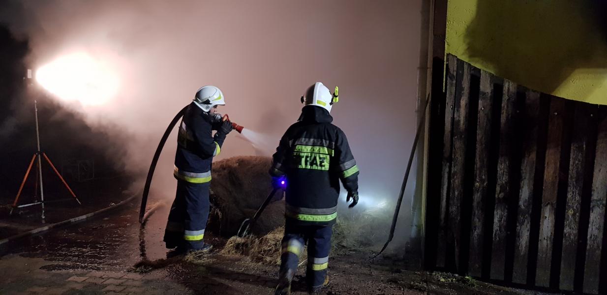 Ogromny pożar w stadninie koni Szczytniki w Lulewiczkach pod Białogardem. 