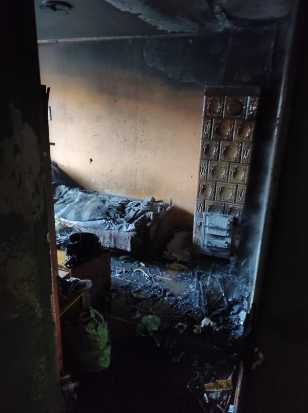 Pożar mieszkania budynku dwukondygnacyjnego