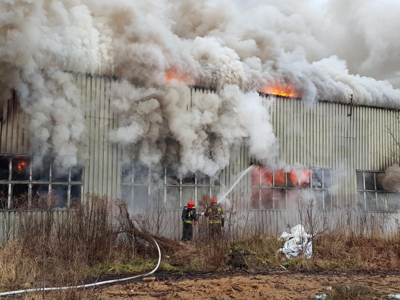 Ogromny pożar w Białogardzie! Przyczyną może być podpalenie. Foto Video!  
