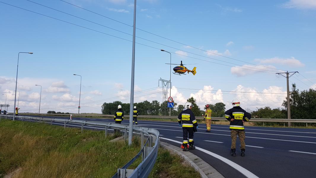 Wypadek na obwodnicy Karlina - zderzenie trzech pojazdów. W akcji śmigłowiec LPR.  