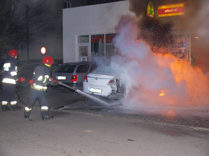 Spłonął samochód w Białogardzie. 