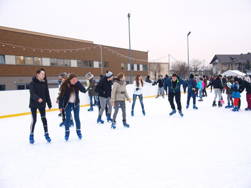 Białogardzkie lodowisko przyciągnęło setki osób. Też byliście? Zobaczcie zdjęcia. 
