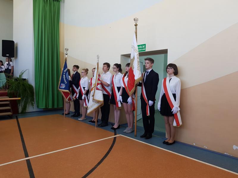 Szkoła podstawowa w Stanominie ma już swojego patrona! Fotorelacja z uroczystości. 