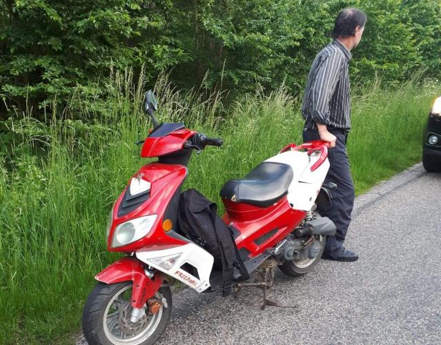 Policjanci po służbie zatrzymali pijanego kierowcę jednośladu.To piłkarze Oldbojów Iskry Białogard. 
