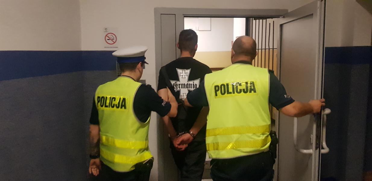 Pijany i bez uprawnień jechał do Szczecina - wpadł pod Białogardem i trafił do aresztu! ZDJĘCIA  