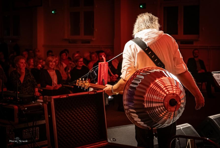 Koncert muzyki Czesława Niemena w Młodzieżowym Domu Kultury