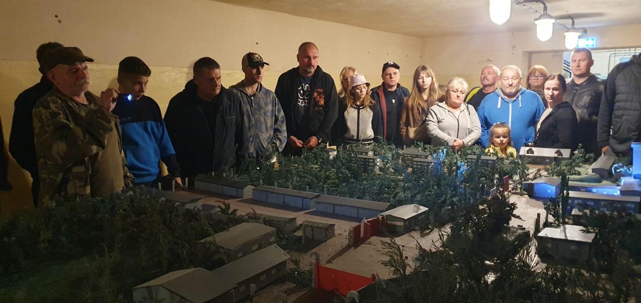 MUZEUM ZIMNEJ WOJNY PODBORSKO 3001 - Zwiedzanie z przewodnikiem przyciągnęło setki osób. 