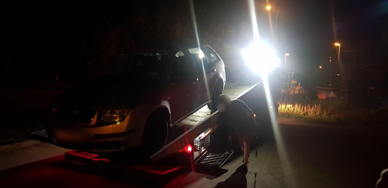 Pijany i bez uprawnień jechał wężykiem.