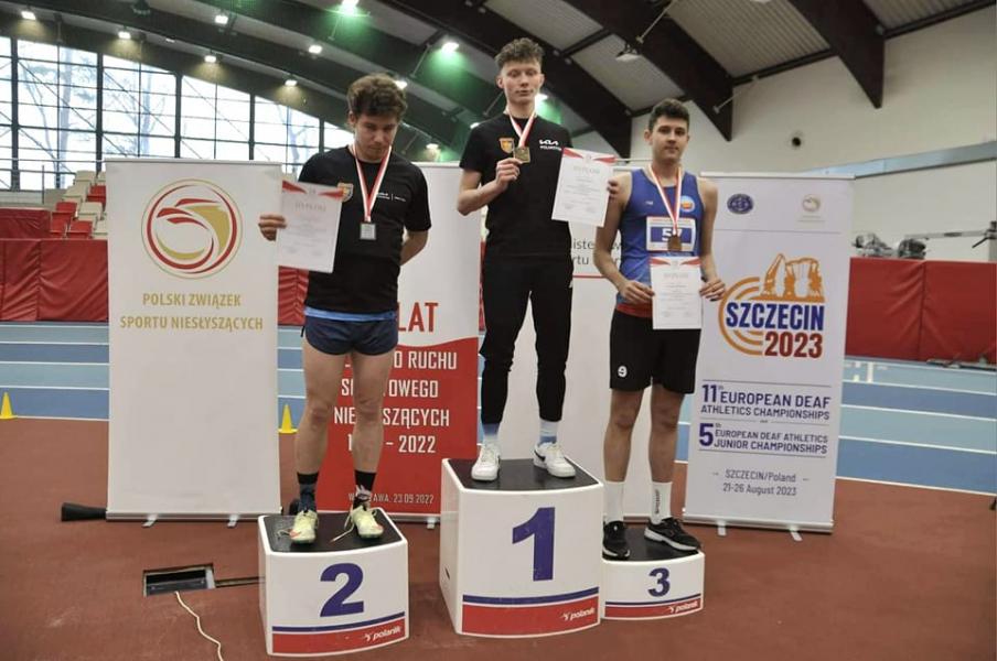 Złoty medal w skoku wzwyż.