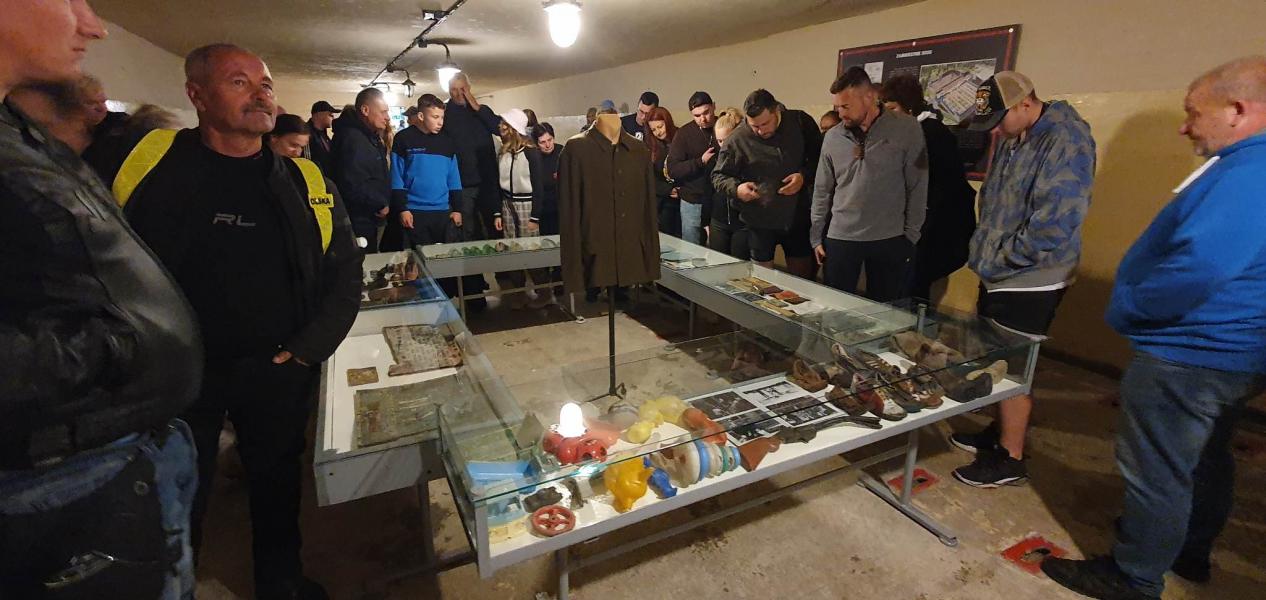 MUZEUM ZIMNEJ WOJNY PODBORSKO 3001 - Zwiedzanie z przewodnikiem przyciągnęło setki osób. 