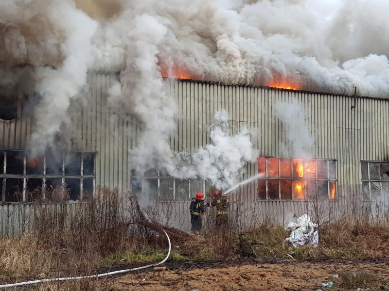Ogromny pożar w Białogardzie! Przyczyną może być podpalenie. Foto Video!  