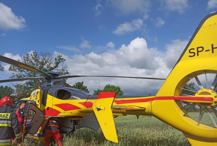 Zderzenie auta osobowego z jednośladem w pobliżu miejscowości Modrzewiec. 