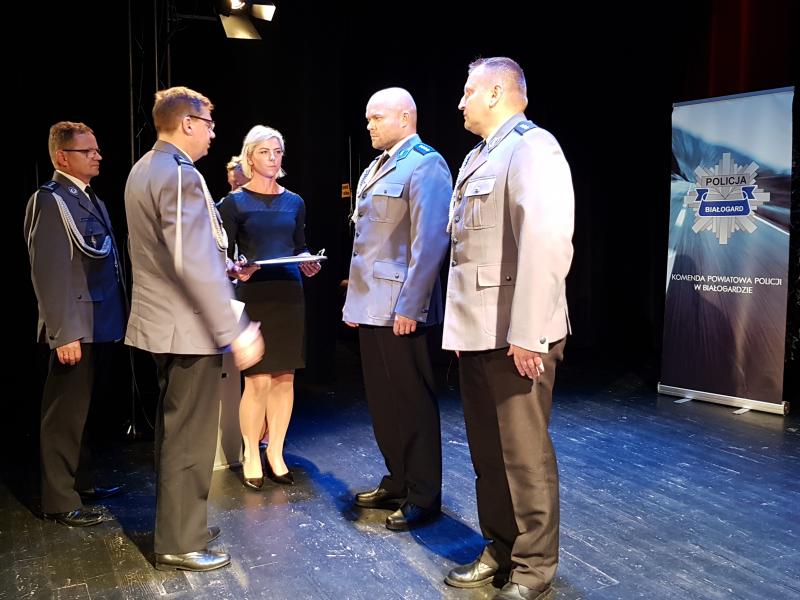 Święto Policji Białogard 2018 - awanse służbowe (fotorelacja) 