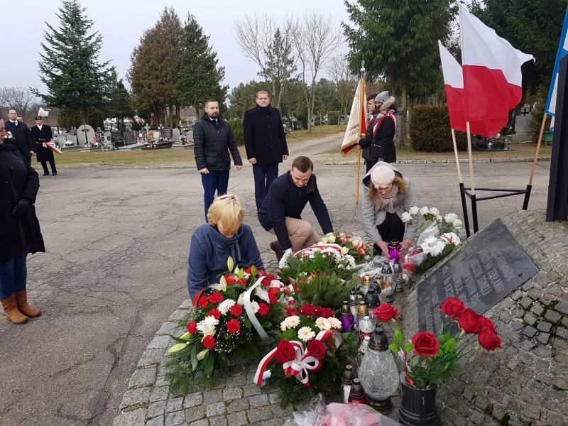 Obchody 79 Rocznicy I Masowej Deportacji Polaków na Sybir i do Kazachstanu. Msza znicze i kwiaty.