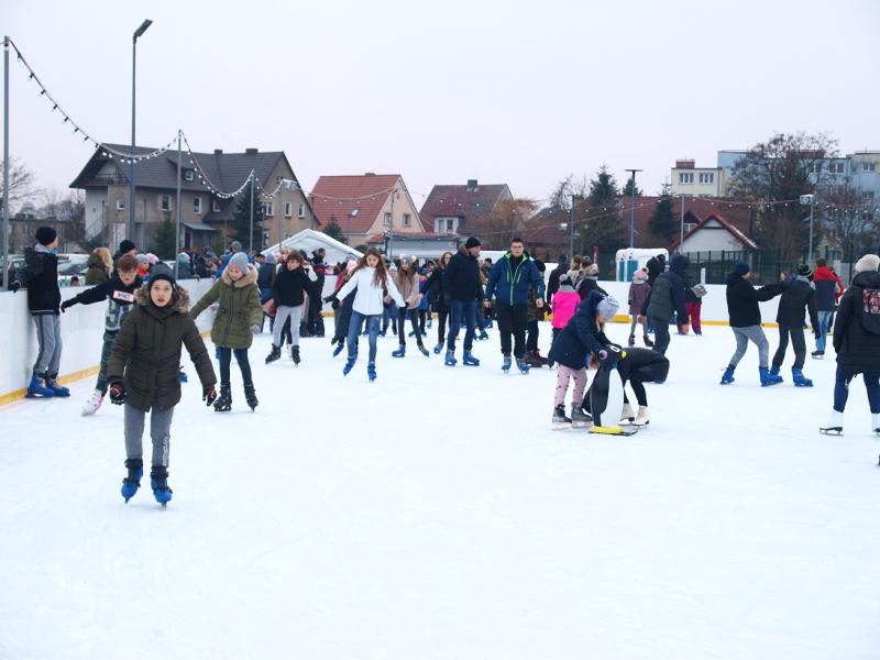 Białogardzkie lodowisko przyciągnęło setki osób. Też byliście? Zobaczcie zdjęcia. 