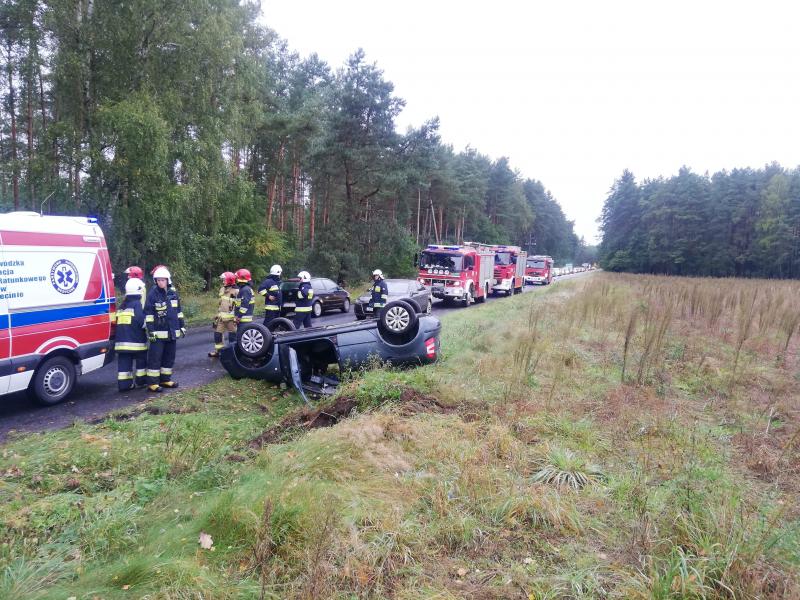 Dachowanie auta osobowego na trasie Koszalin - Tychowo! Wyglądało groźnie. 