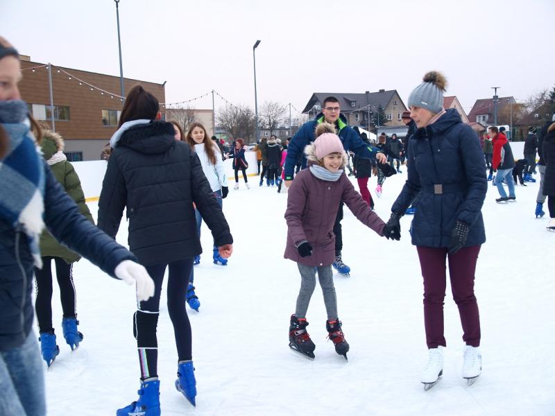 Białogardzkie lodowisko przyciągnęło setki osób. Też byliście? Zobaczcie zdjęcia. 