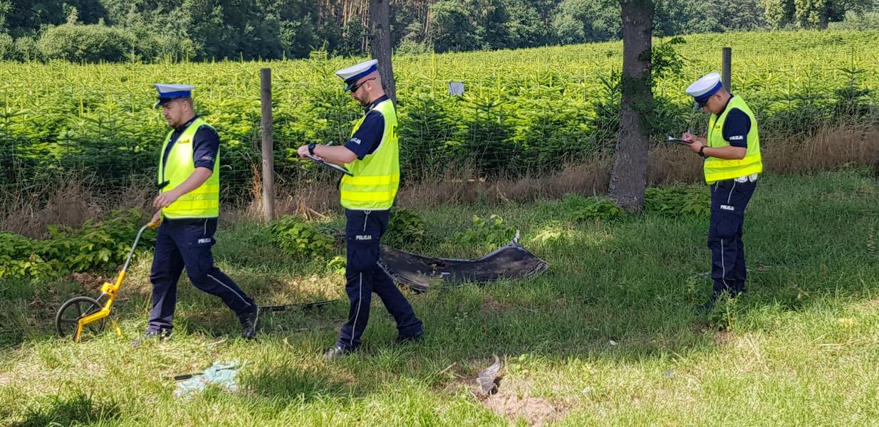 Wypadek pod Karlinem - ciężko ranny kierowca volkswagena! ZDJĘCIA  
