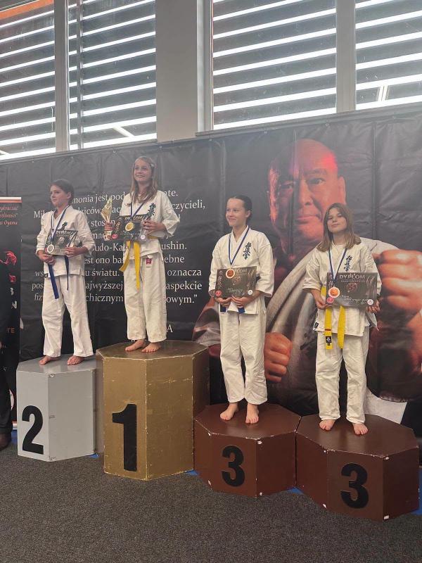 Pięć medali zawodniczek Karate Kyokushin z Białogardu