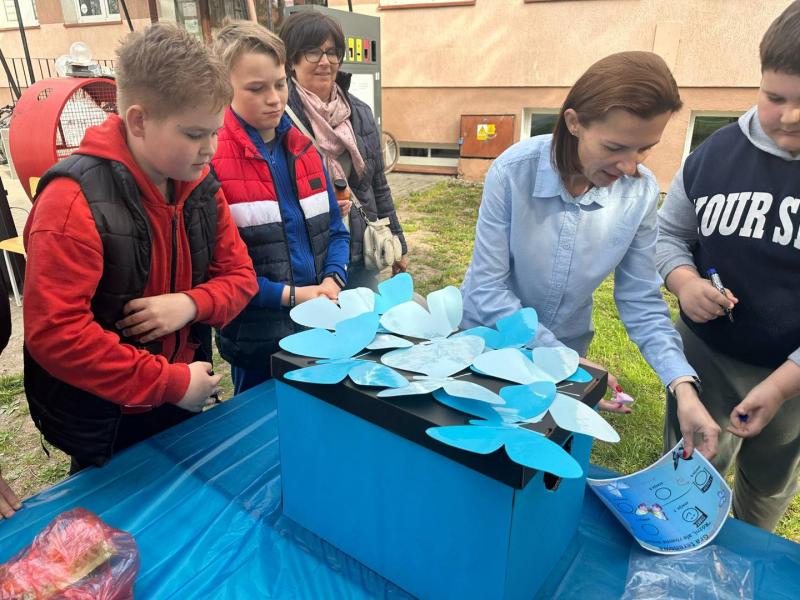 Marsz dla Autyzmu – Białogard w niebieskich barwach świadomości