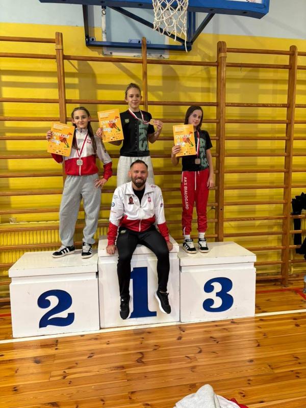 Kolejny udany weekend dla białogardzkich zapaśniczek.