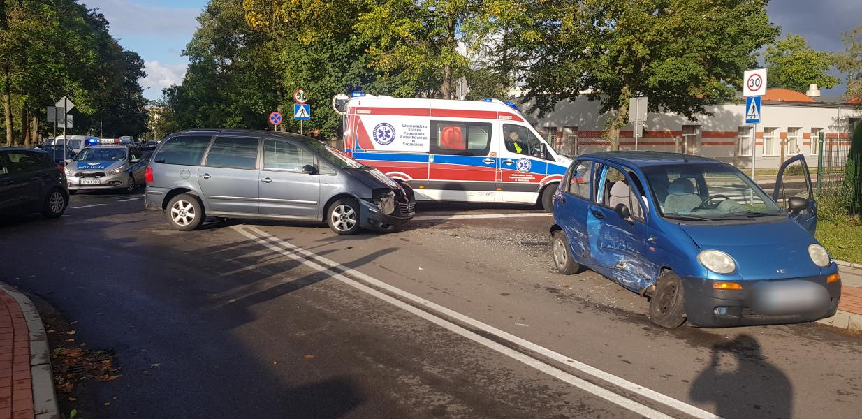 Zderzenie dwóch pojazdów! Kolejny kierowca bez uprawnień! 