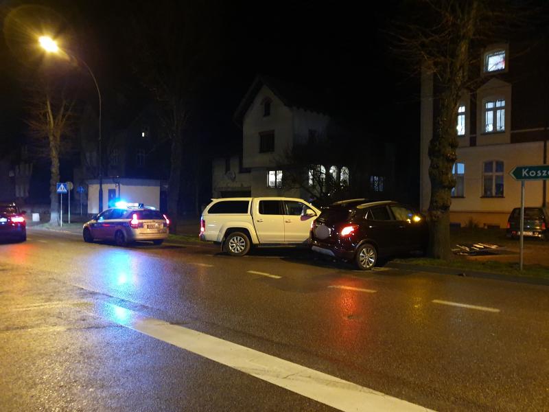 Kolizja w centrum Białogardu - zderzyły się dwa auta osobowe.